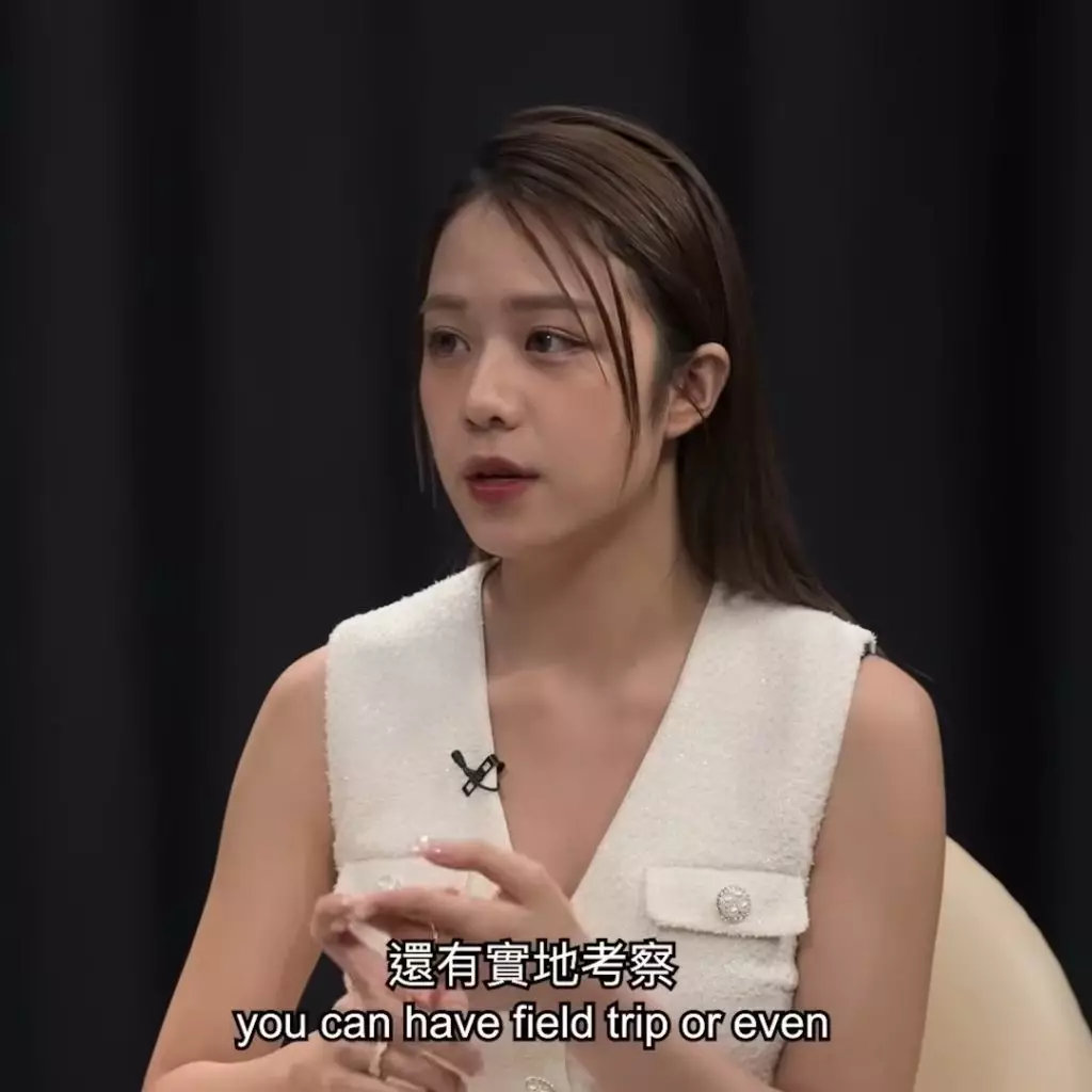 反而網民就認為同場的莊子璇雖然時有甩漏，但表現較自然