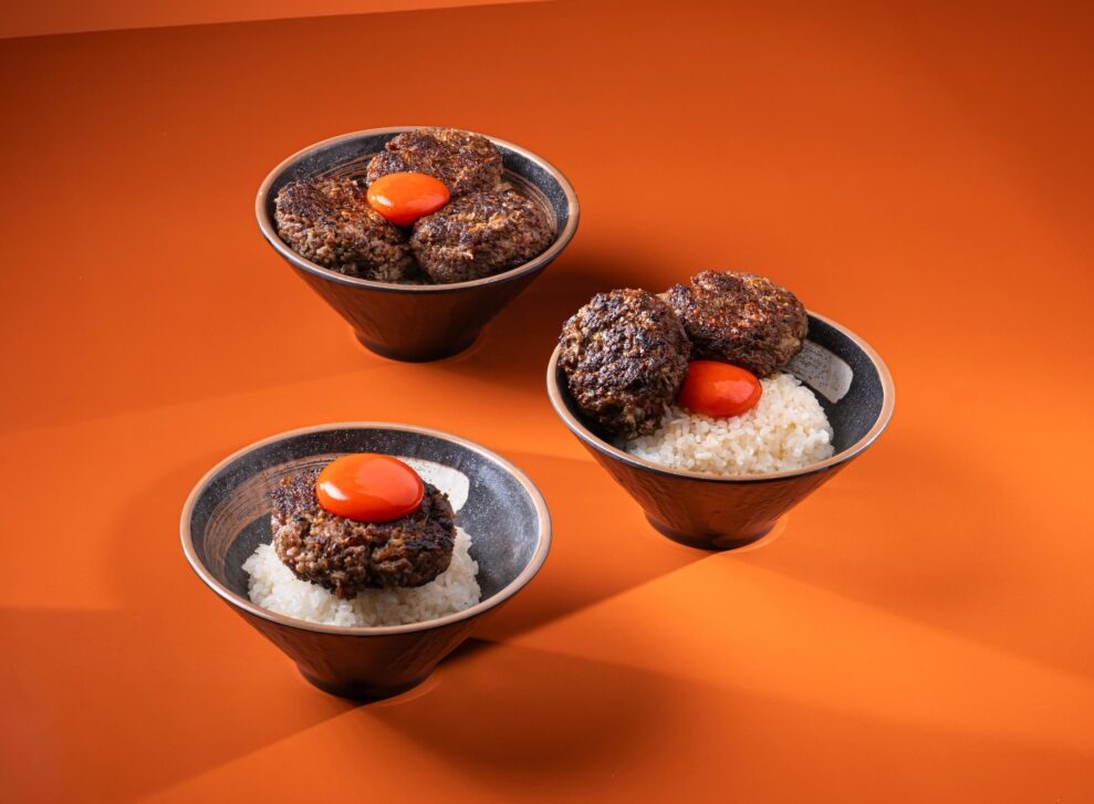 招牌和牛挽肉夢王蛋飯,每份挽肉都是即叫即煎,由廚師即場用人手反覆拍打,令肉質嘅口感更加提升,然後煎至約7成熟再上菜。最後加上夢黃蛋,賣相更吸引之外,蛋汁更令肉質更滋味!