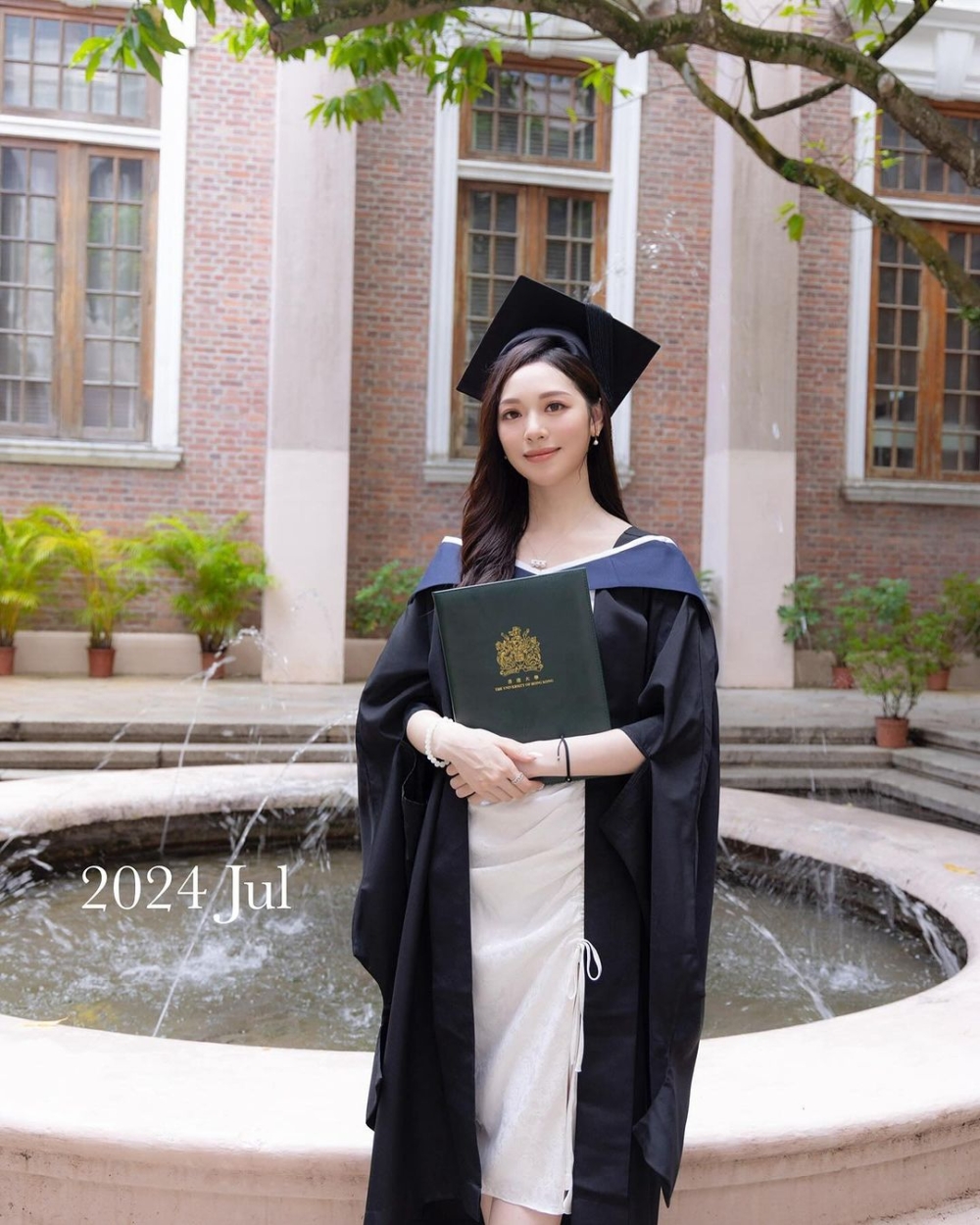 一眾網友都激讚指12年前的馮盈盈是「史上最正fyy」