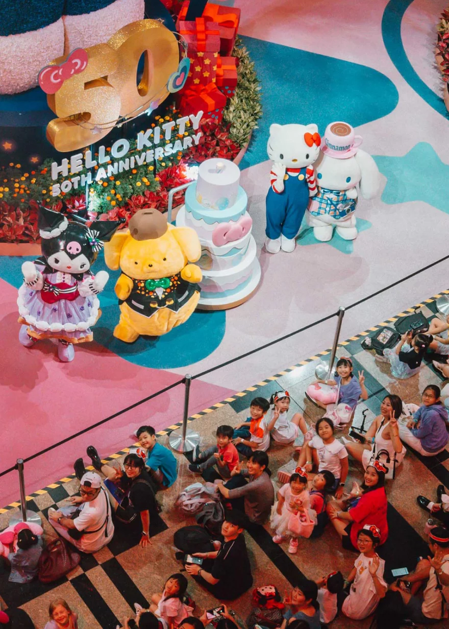 於特定週末更會舉辦「Hello Kitty and Friends見面會」，有機會近距離與一眾Sanrio角色見面、互動及合照！