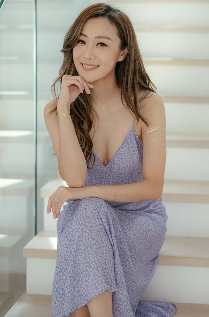 至於朱智賢9月時被問到有關結婚大計時，卻曾露出一絲尷尬