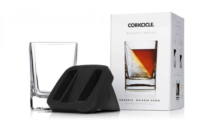 聖誕禮物推薦4｜Corkcicle Whiskey Wedge 三角形冰塊威士忌酒杯（港幣$198）