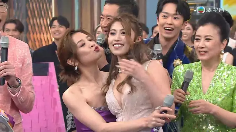 首次參與台慶的應屆落選港姐鍾翠詩就奪得大獎