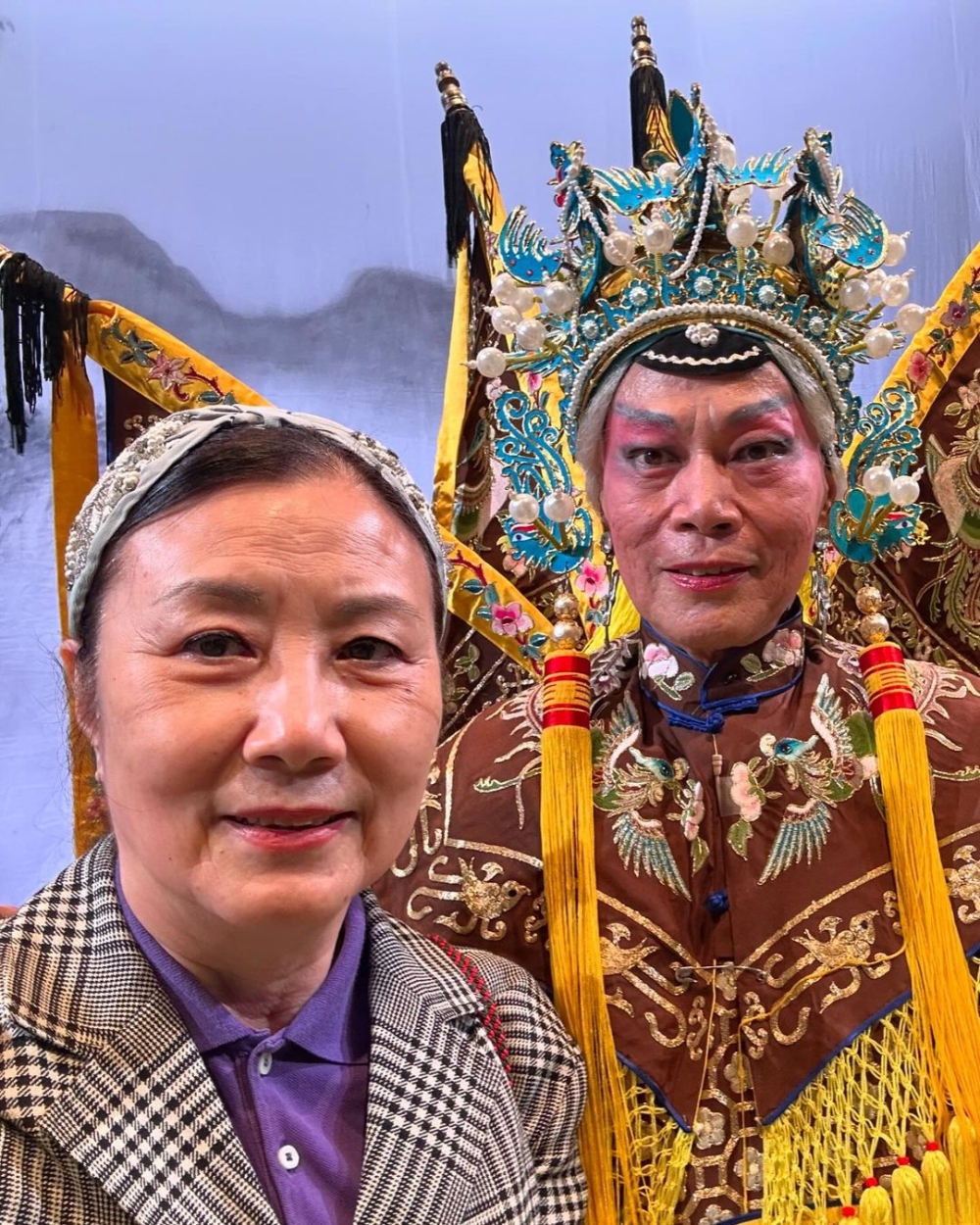 甚至網民指她有些似汪明荃。