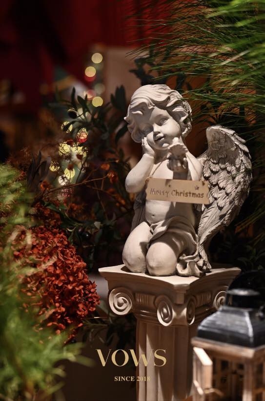 以聖誕經典紅色及青色為主調，充滿童話氣氛～