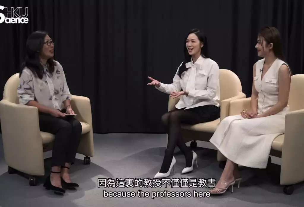 網友狠批馮盈盈的英文口音非常作狀，無論發音和身體語言都非常浮誇