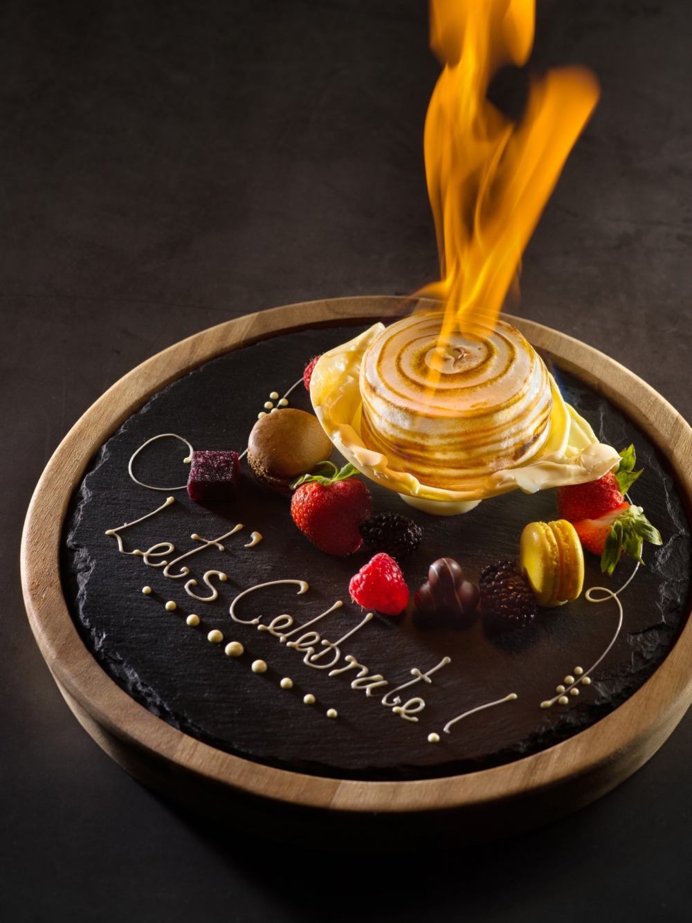 九龍東皇冠假日酒店：壽星5折＋送火焰朱古力球雪山蛋糕。