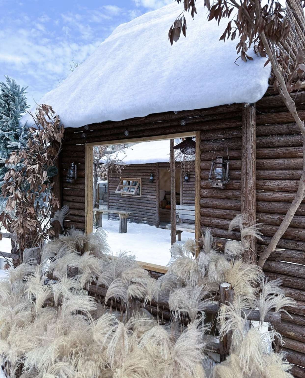 nicemini 網紅打卡·光影藝術館新增了童話木屋，並可搭配雪花道具及梅花鹿等，充滿聖誕氣氛～