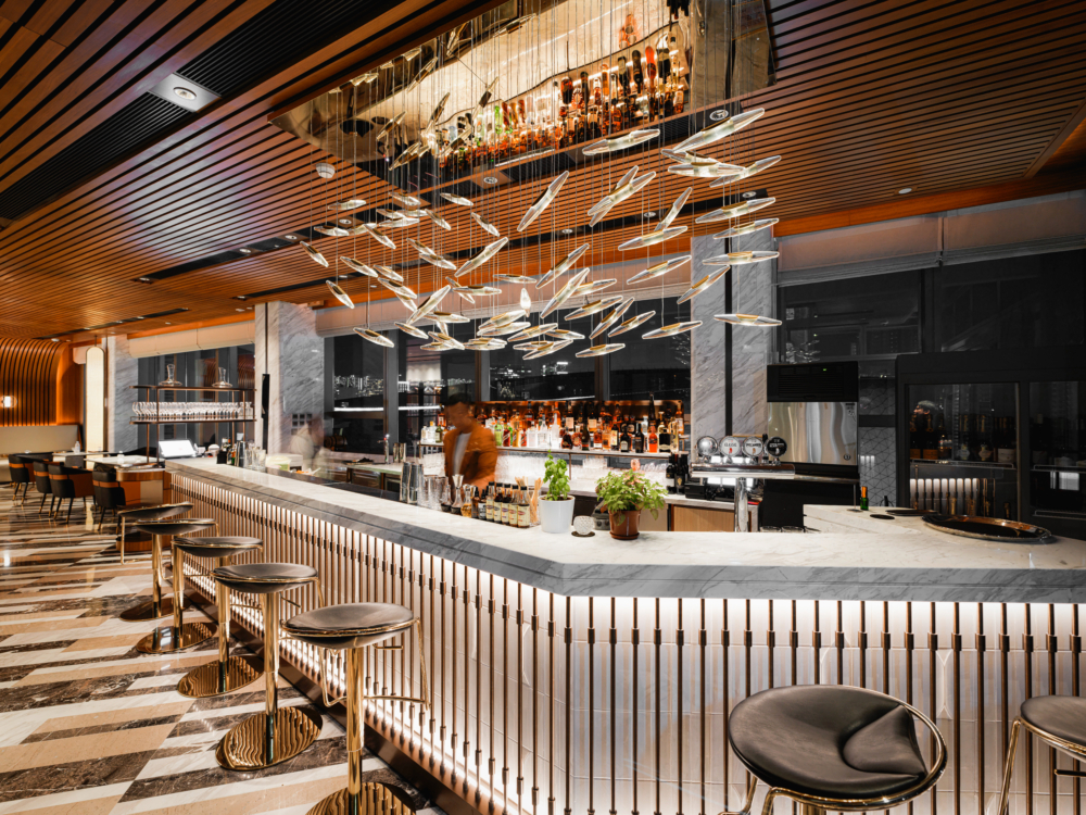 酒吧坐落於酒店15樓。