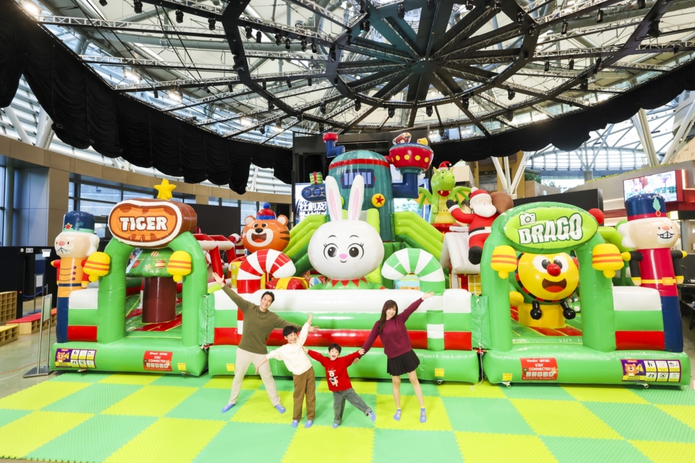 香港數碼港商場「Sparkle Wonderland: A Festive Gala 聖誕光影奇幻嘉年華」。