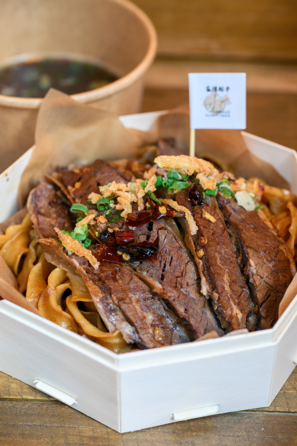 推介家傳餃子的手工餃子和市集限定的崩沙腩牛肉麵！