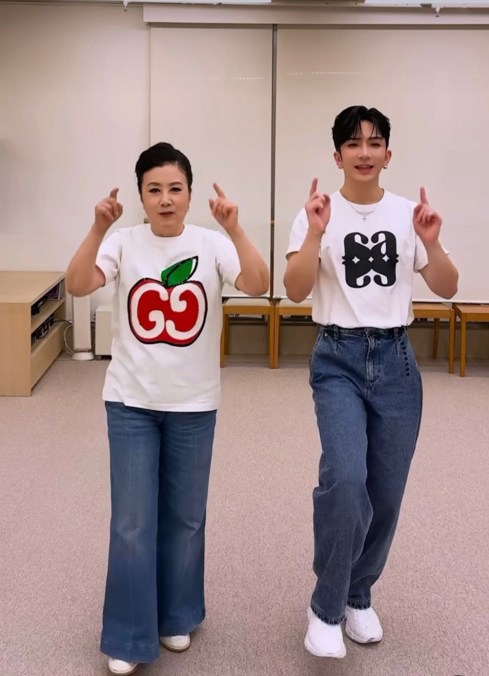 阿姐與Anson Lo同框大跳其歌曲《Hey Hey OK!》舞蹈挑戰