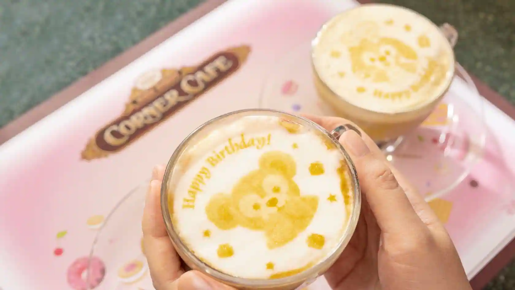 迪士尼大街餐廳：生日泡沬咖啡。