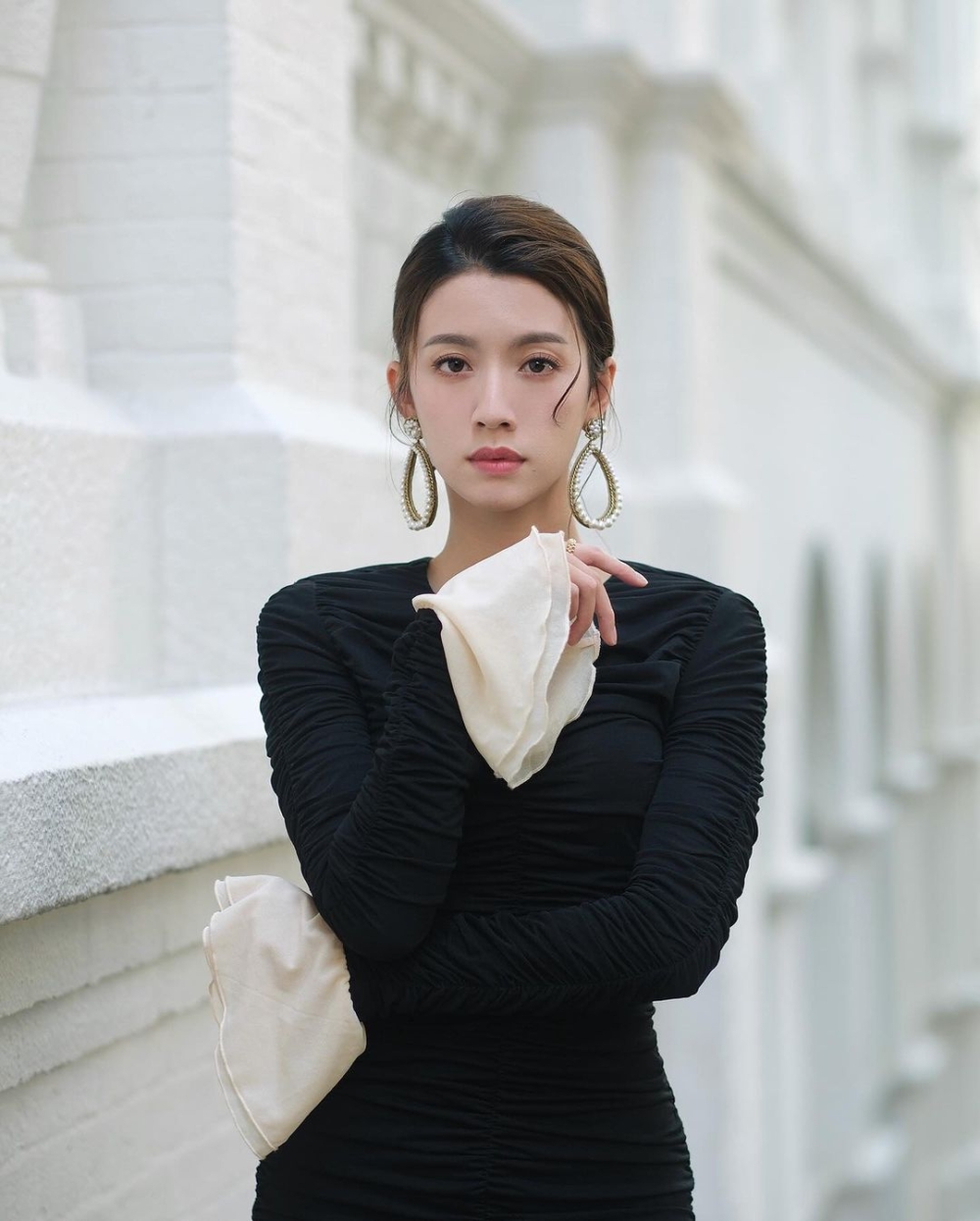 TVB視后蔡思貝就曾在節目中公開有人開價200萬邀請她出席飯局