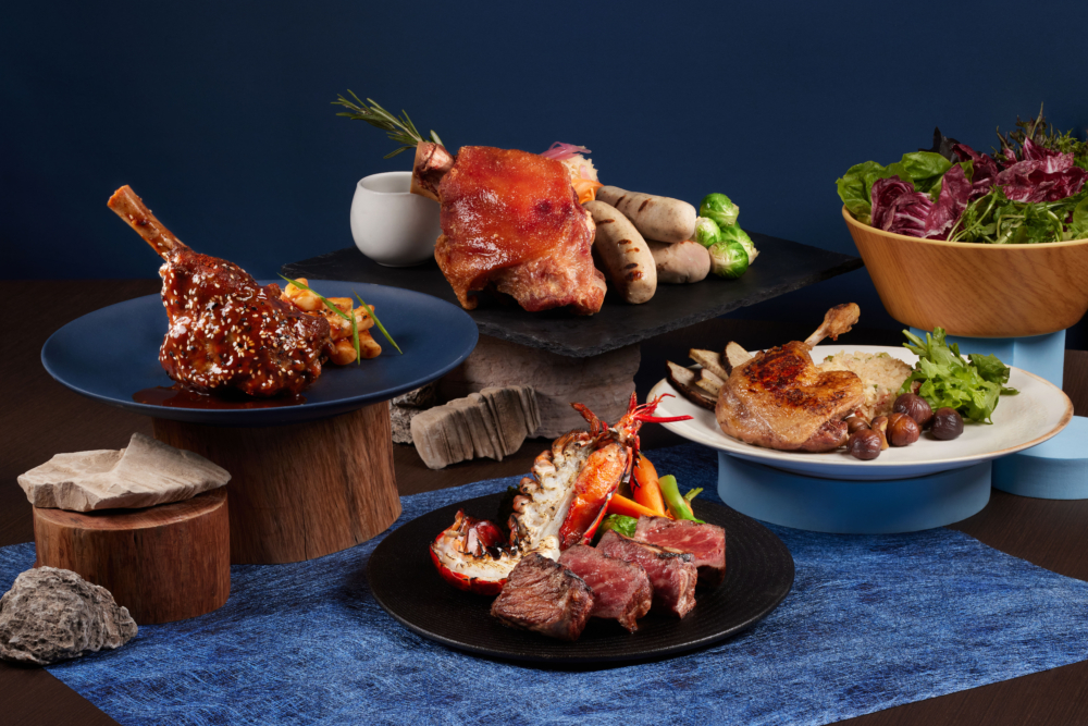 賓客除了可以享受全新推出的半自助晚餐（四位用，港幣$1,111），還可以獲贈有汽葡萄酒一枝。