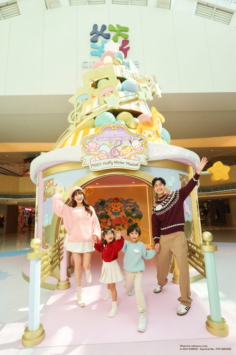 MOSTown新港城中心:7米高巨型Sanrio音樂盒聖誕樹。