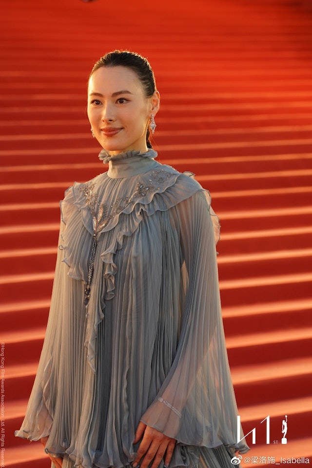 最近Isabella竟被網民捕獲，影到與現年45歲導演兼演員馬浴柯現身咖啡店，疑似爆出新戀情？！