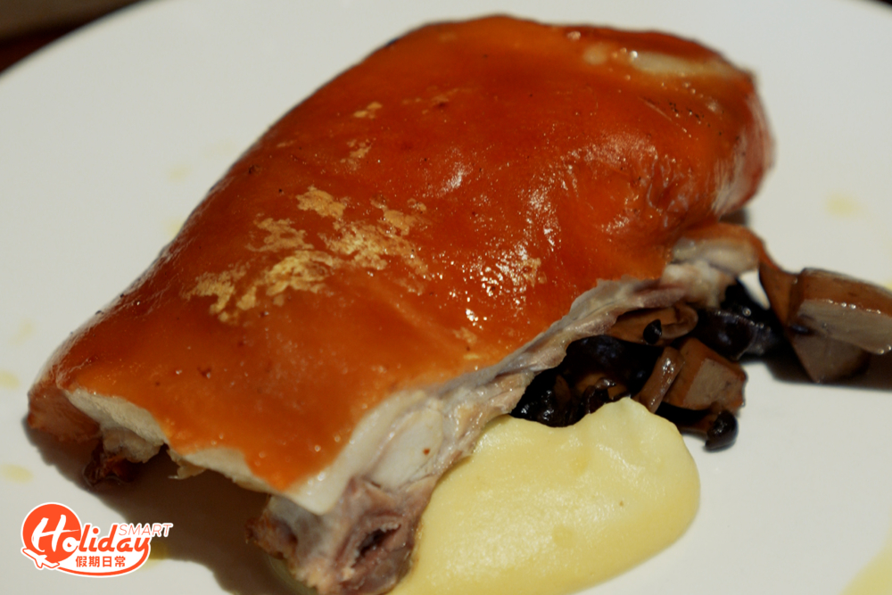 西班牙烤乳豬。