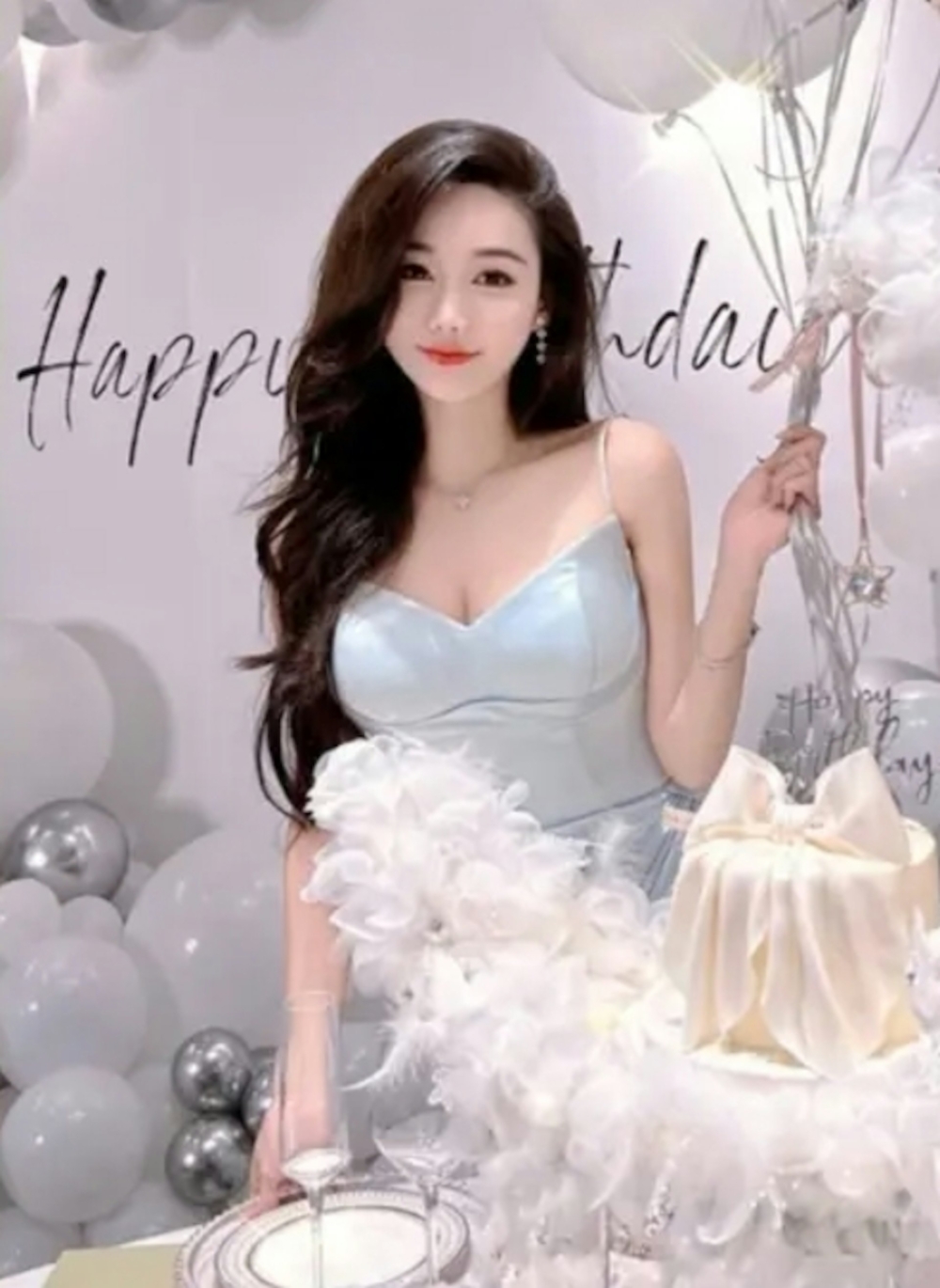 去年網紅「雅典娜liya」疑似被閨密母女騙去菲律賓賣豬仔後下落不明