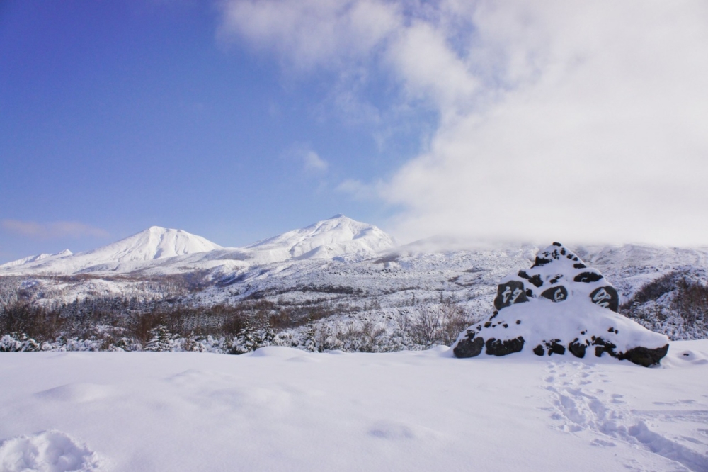 海拔高達2,077米的「十勝岳」是日本百岳之一。