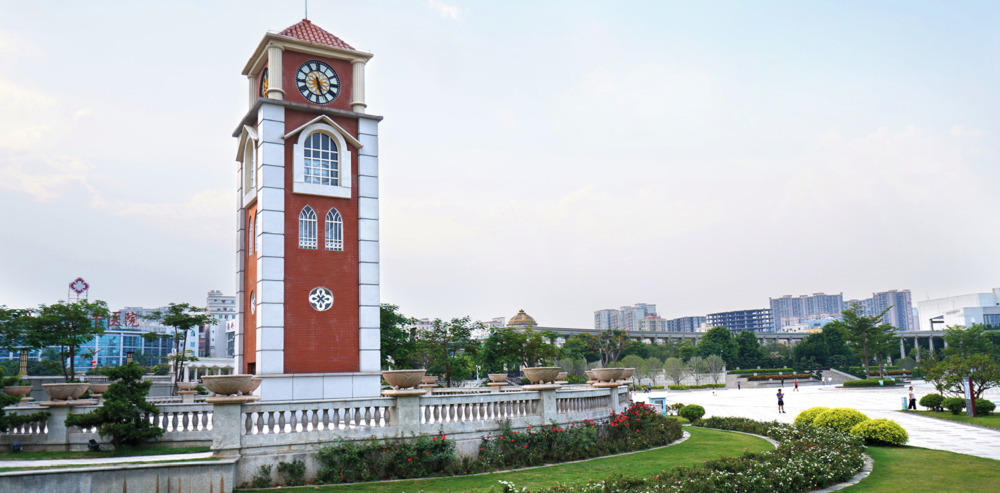 新橋市民廣場不論建築及雕像都充滿了濃厚的羅馬風格，給人感覺好像穿越到古羅馬，處處都是打卡位～