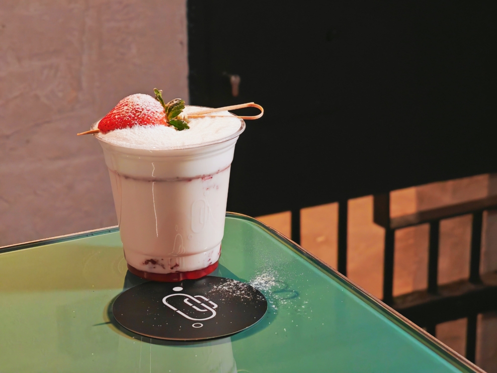 酒心士多啤梨熱牛奶