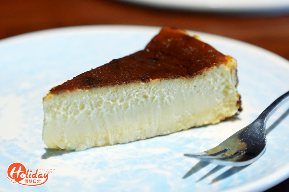 除了令人垂涎三尺的海鮮之外，任食餐單更加入了來自西班牙的巴斯克芝士蛋糕。