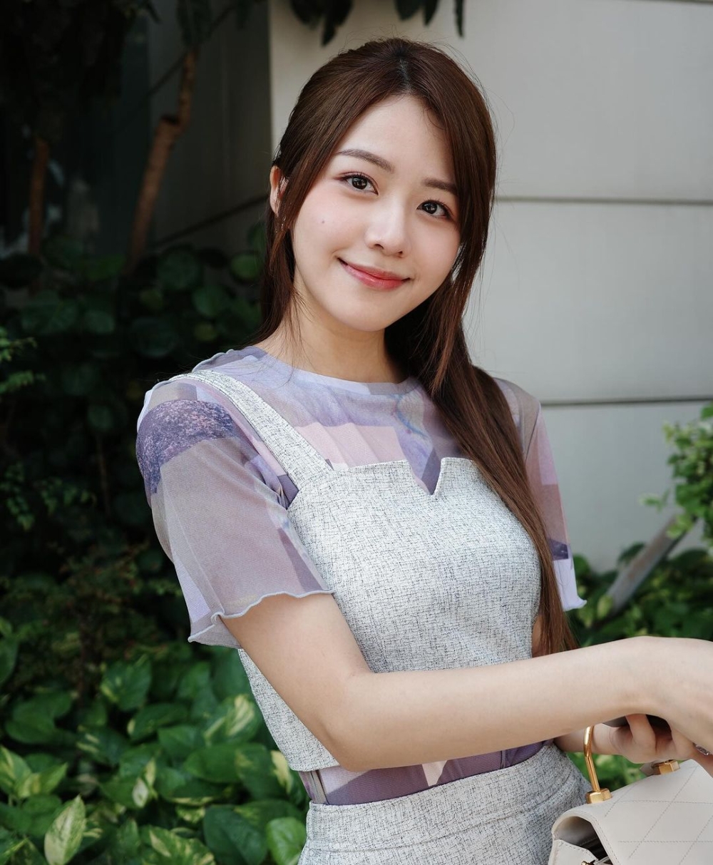 兩人不但同為香港小姐冠軍，更同樣畢業於香港大學食物及營養學系！