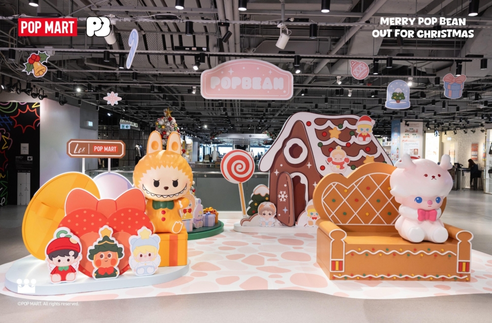 多位人氣潮玩角色包括LABUBU、MOLLY、SKULLPANDA、DIMOO、PUCKY等化身泡泡萌粒，並換上全新聖誕look，陪大家齊齊「泡泡萌粒過聖誕」！