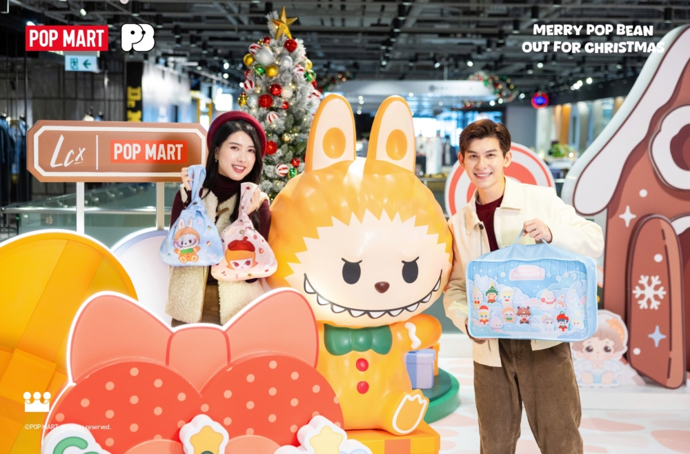 在LCX任何商戶消費滿指定金額，可換領LCX POP MART獨家推出的聖誕限定禮品！數量有限，換完即止。