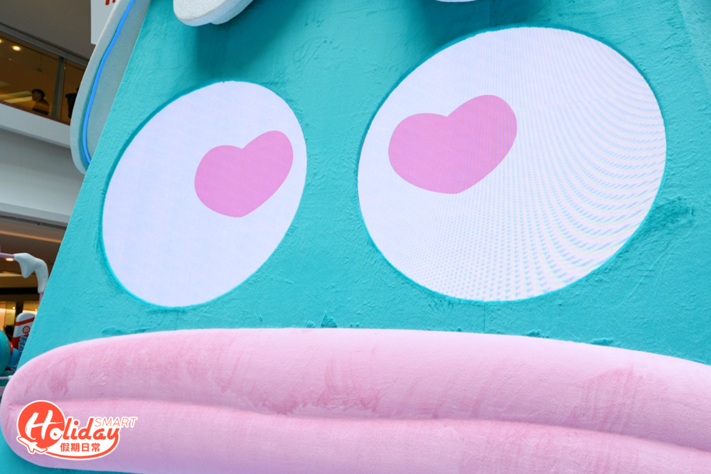 水怪雙眼由巨型LED螢幕組成，懂得向不同方位移動，更能變換眼神，認真盞鬼！