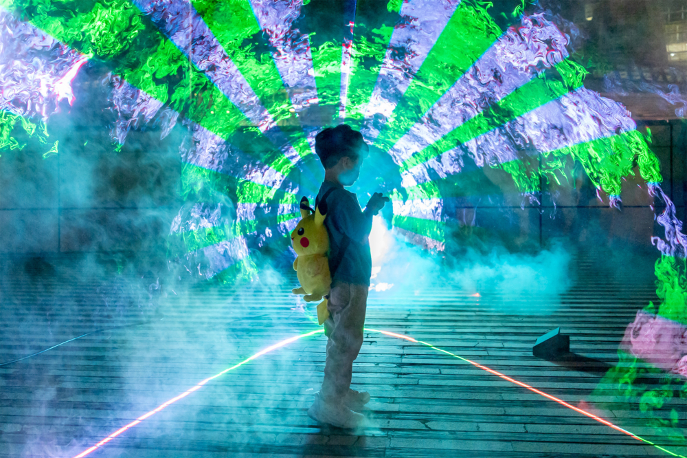 奇幻光影打卡區-迷霧隧道！