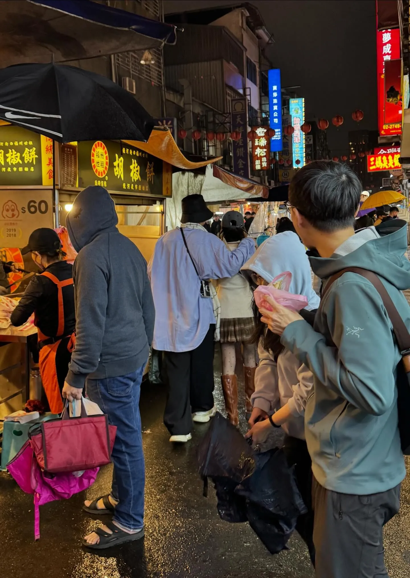 相中可見女方的身形跟林明禎無異