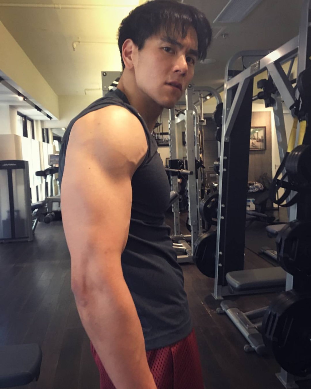 彭于晏擁有Baby Face，同時亦有天使面孔及魔鬼身材