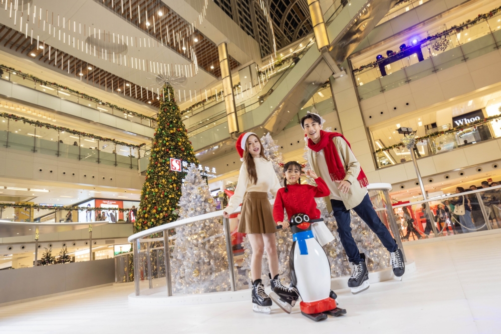 2,000呎室內飄雪光影溜冰場～