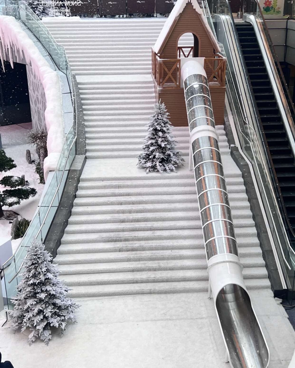 雪地滑梯！