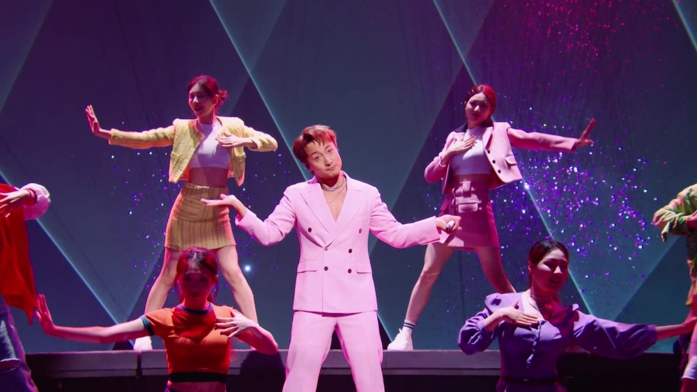 此次表演片段一出,隨即引來大批網民留言討論