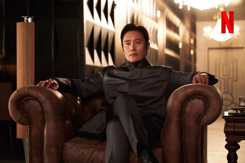 李炳憲所飾演戴著面具的遊戲負責人「Front Man（黃仁昊）」在第一季留下很多謎團，將會成為第二季劇情的關鍵人物！