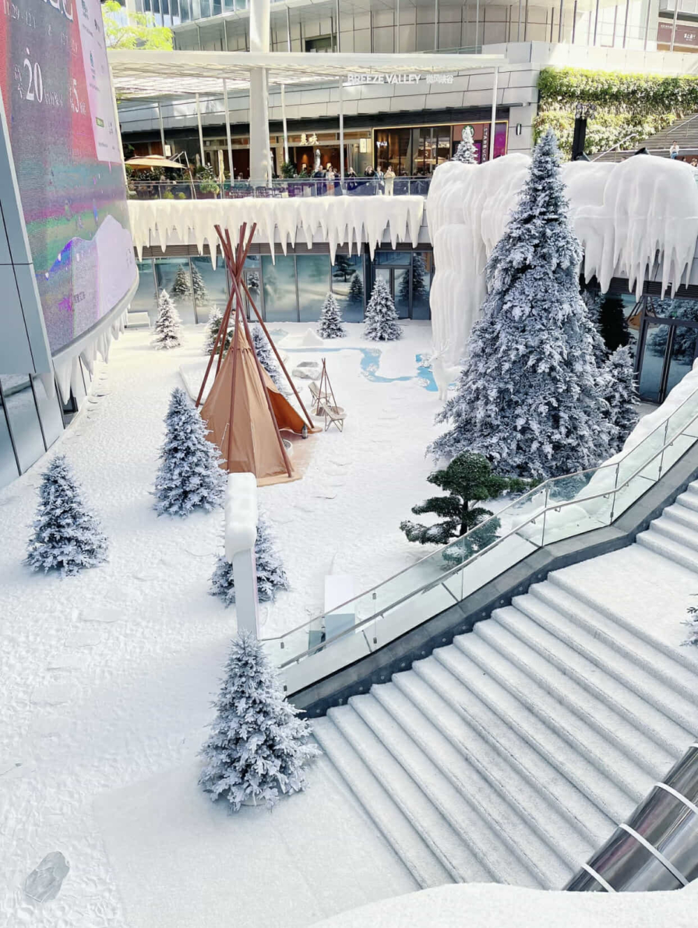 冰雪之境面積約1萬4千呎,設有多個冬季夢幻打卡位!