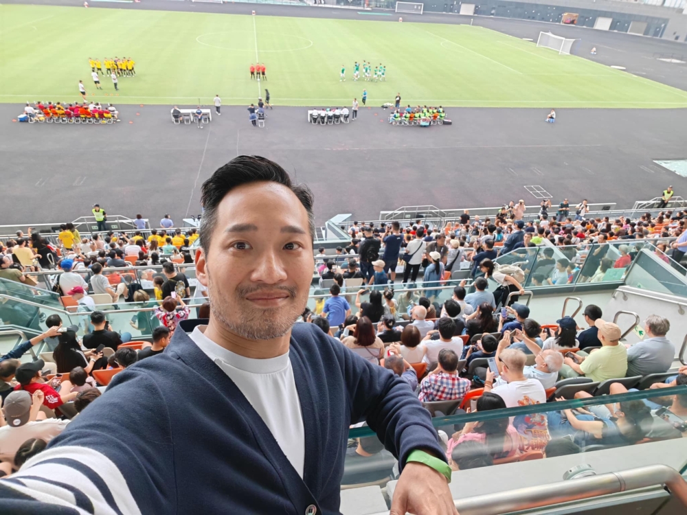 立法會選委界議員何敬康上周六（14日）晚前往紅磡香港體育館 （紅館）外考察