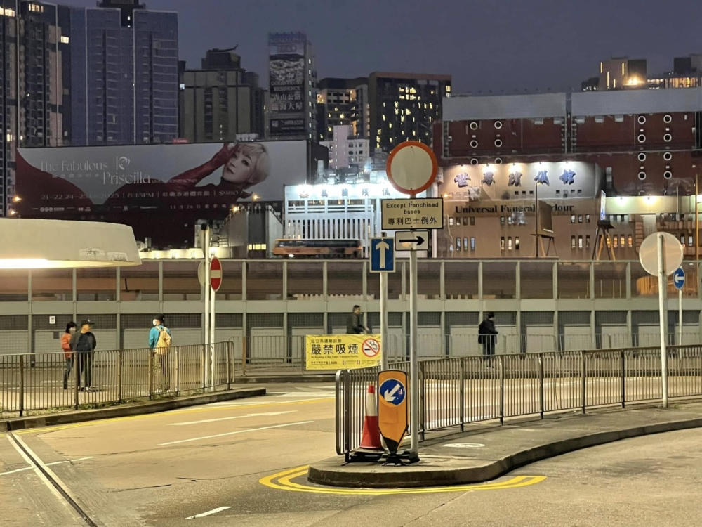 何議員質疑當局寧丟空都拒批場予「不賣座」歌手