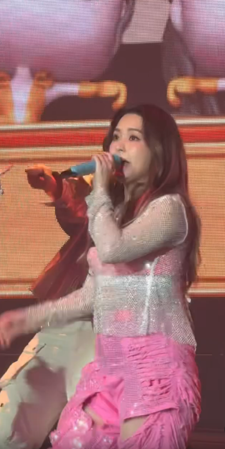 網友：「係咪浸咗喺海幾日？」