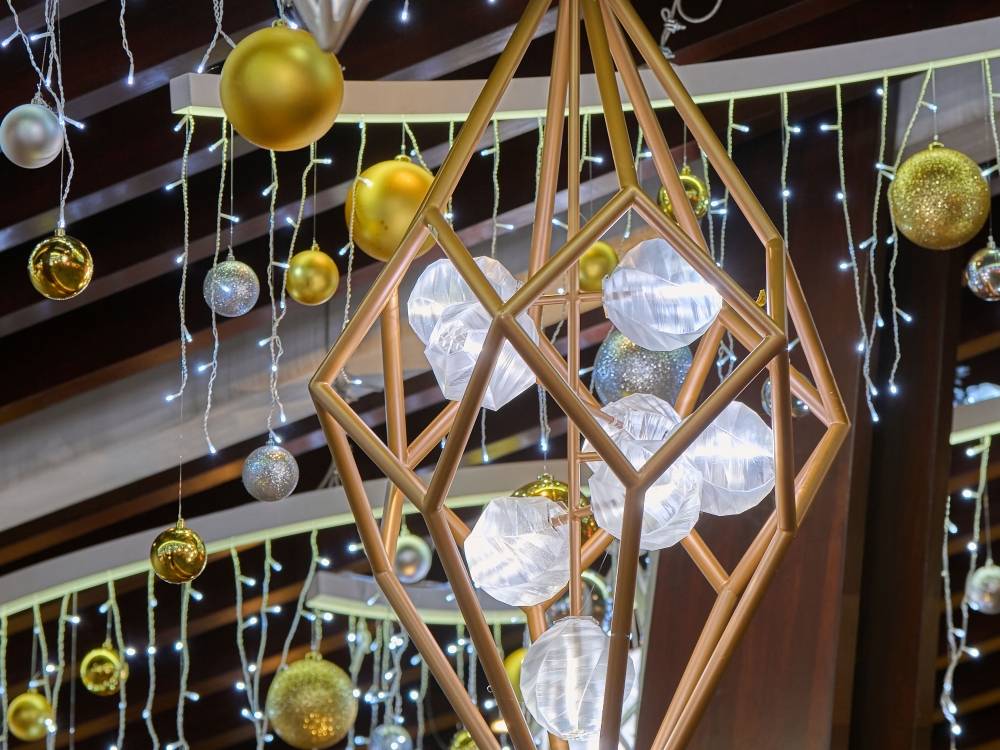 星街小區 × AaaM建築設計工作室打造【Enchanting Snowflakes星幻．雪花】聖誕節藝術裝置。