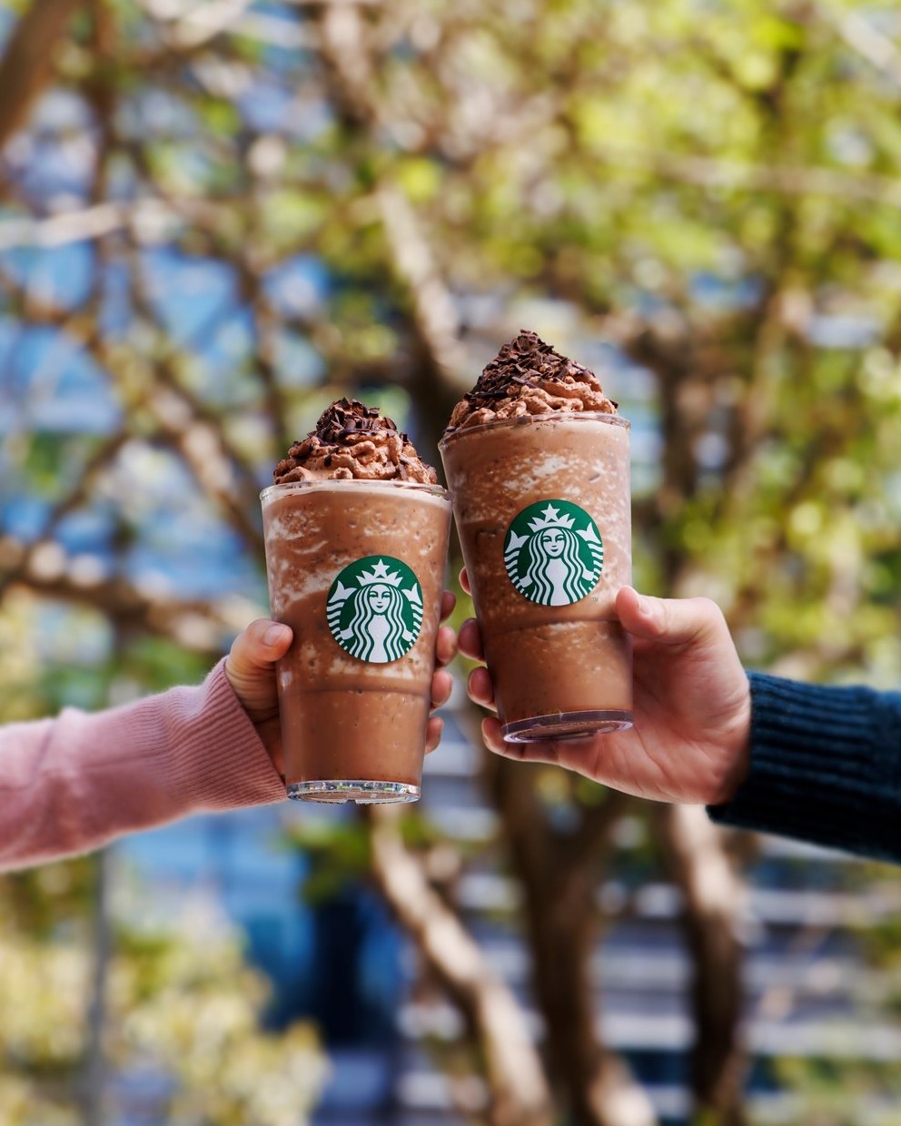 Starbucks星巴克：送中杯裝手調飲品或蛋糕。