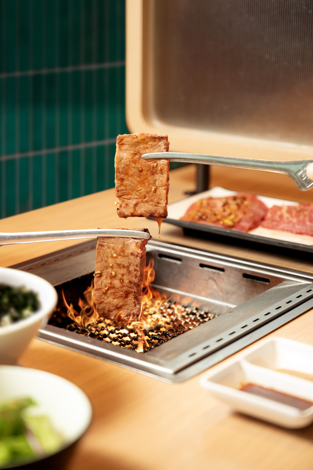 餐廳提供全日之一人定食及多人套餐。