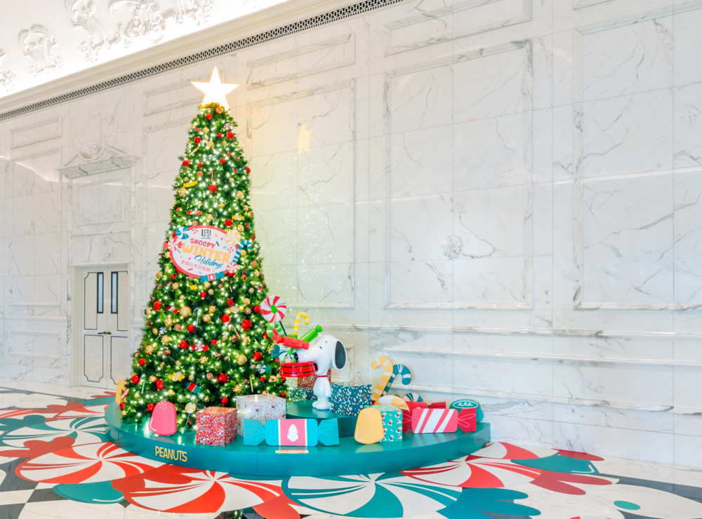 史諾比主題聖誕樹設於澳門上葡京大堂