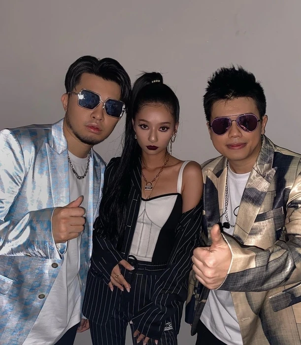 kayan9896在去年10月時宣布離開舊東家「試當真」，結束合作關係