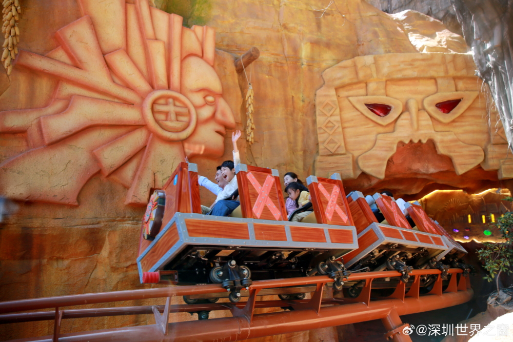 乘坐復古感十足的礦車，穿梭神秘的叢林礦洞，感覺好像穿越道印加時代，沉浸式感受古文明魅力～