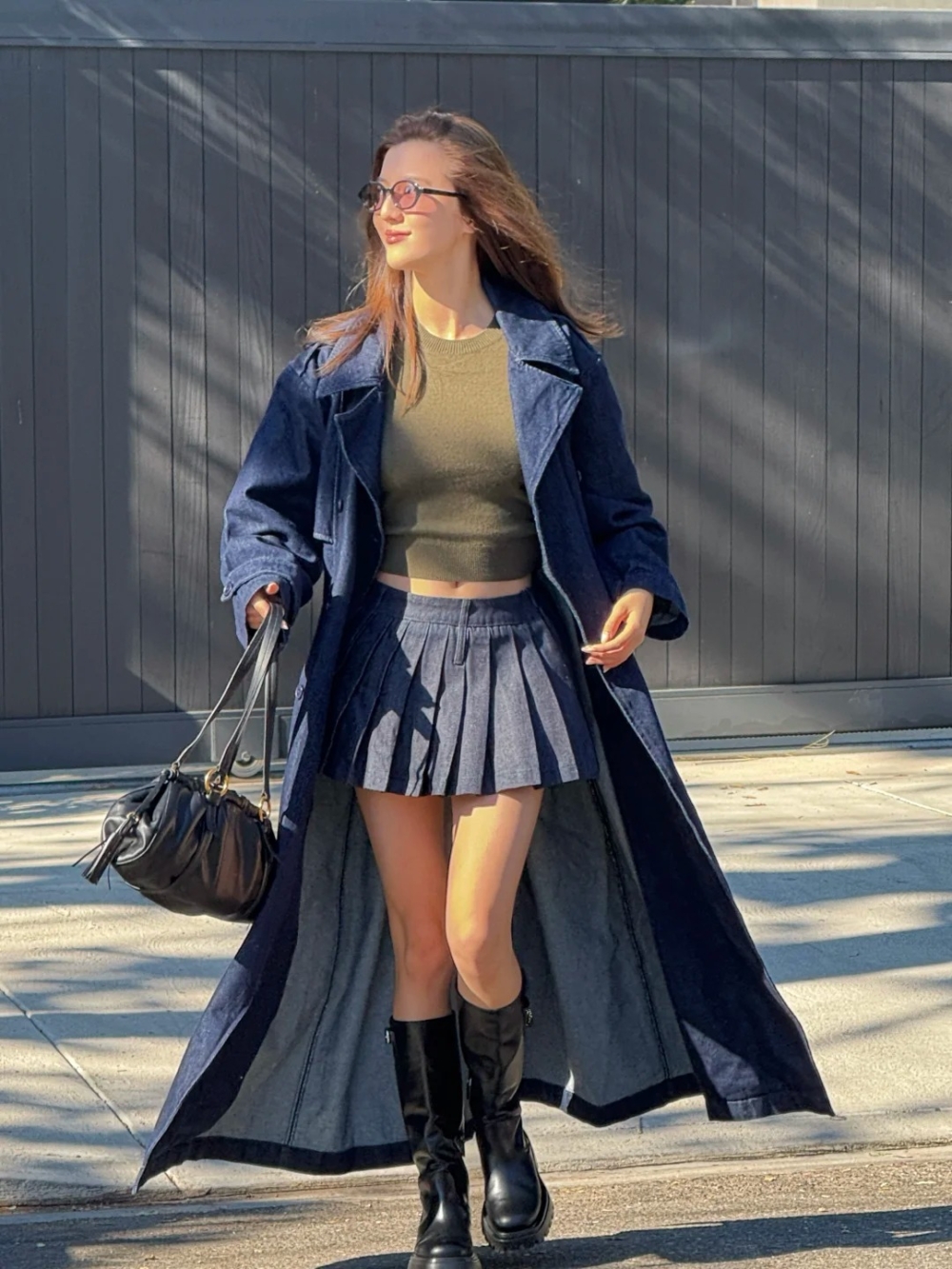 吳千語爸爸在沙田沙角邨內街市斬叉燒，媽媽則是家庭主婦