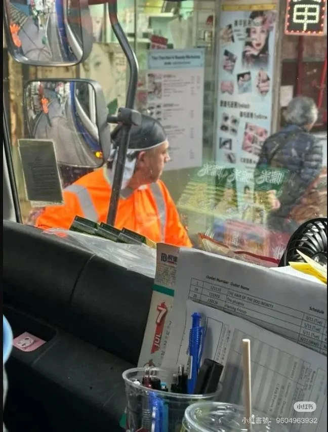 張致恒亦有「四出撲水」，但長貧難顧，他最後亦有腳踏實地去開工